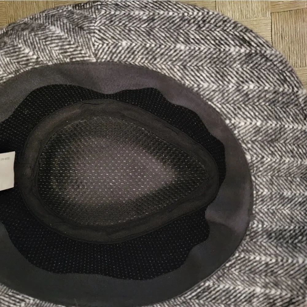 BRAND NEW BABY HAT - Picture 9 of 12